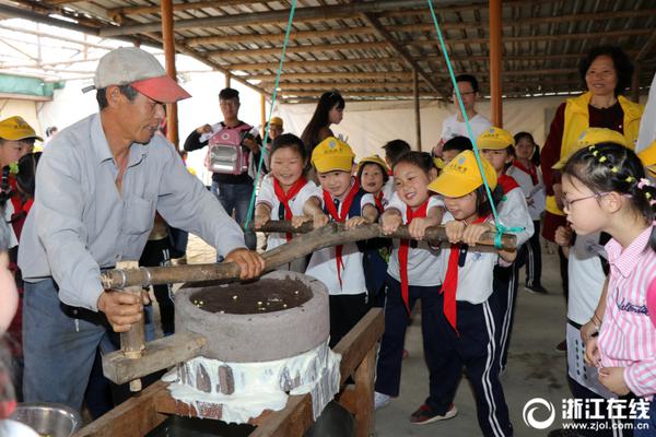 一起戰(zhàn)斗過(guò) 臥室 廚房 客廳