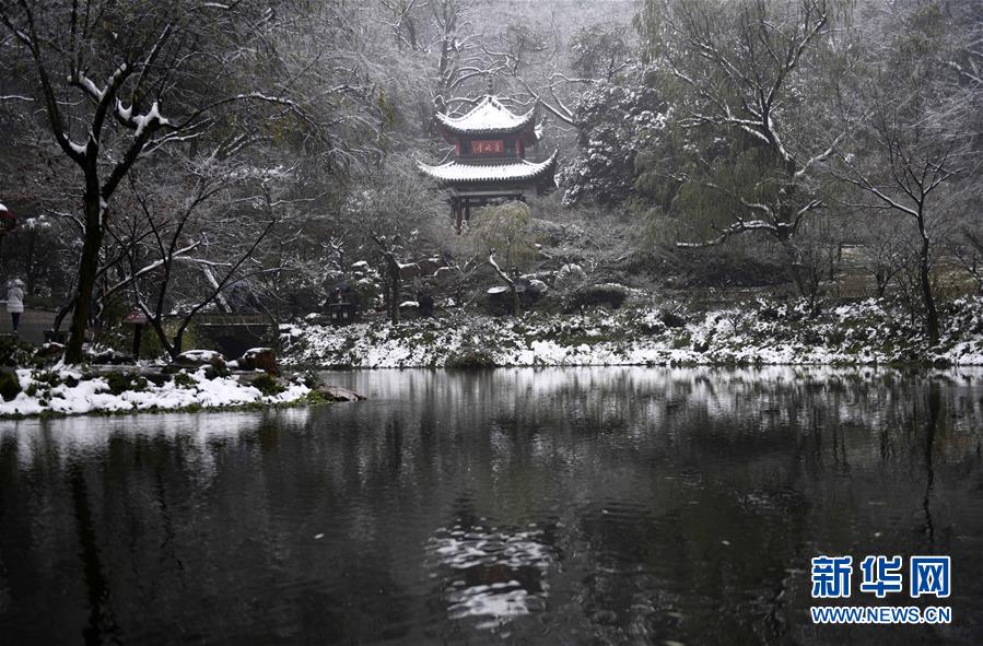  巜趁夫不在給給公侵犯了一天